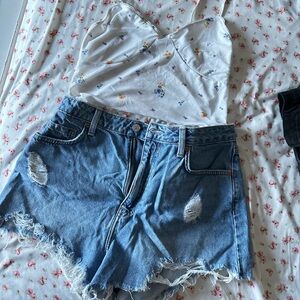 High wasted ripped style shorts